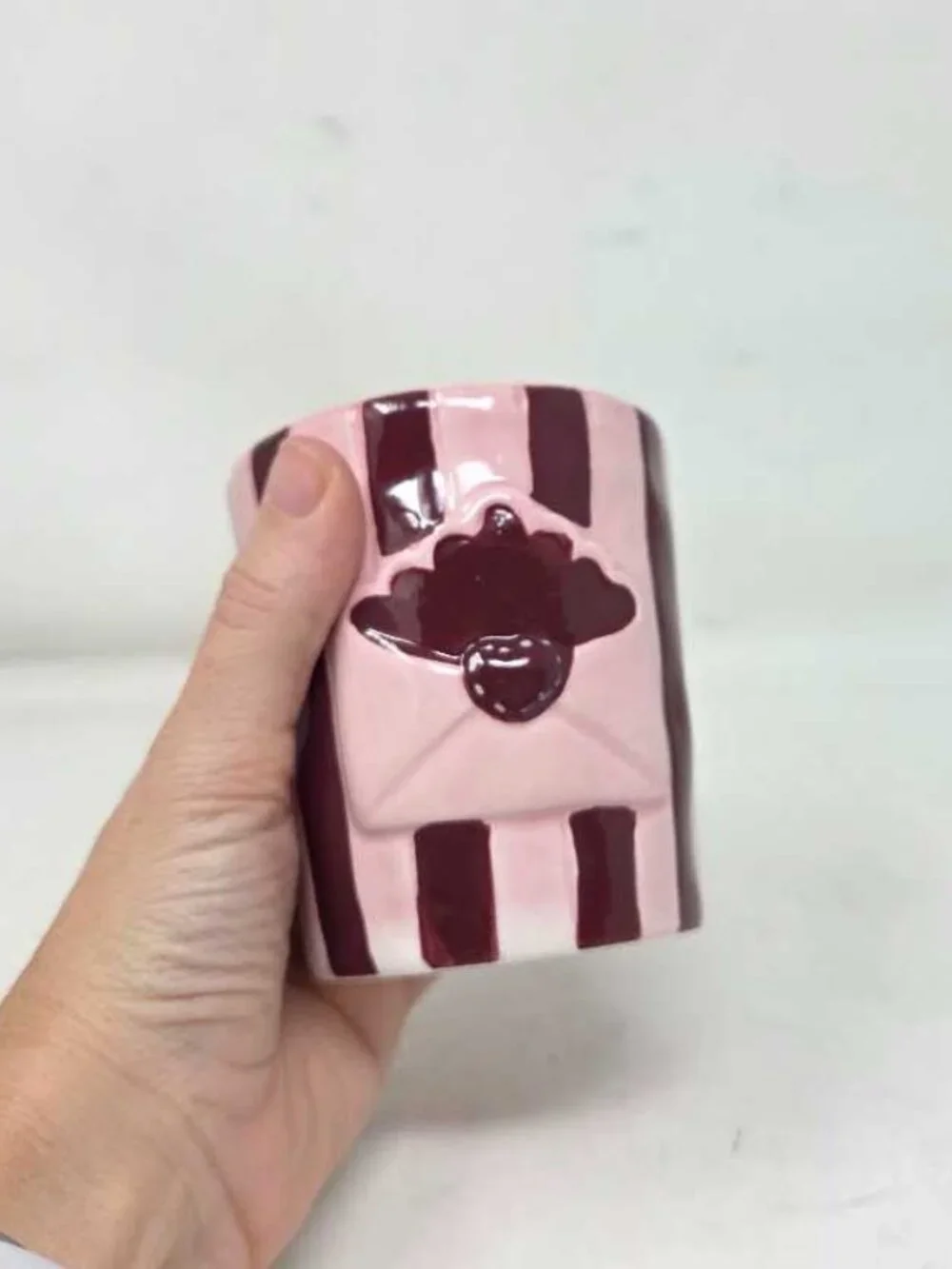 New Urban Outfitters love letter 7oz scented candle in Blush Noir